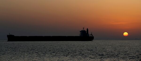 An oil tanker sits anchored off the Fos-Lavera oil hub near Marseille, France, September 17 - Sputnik International