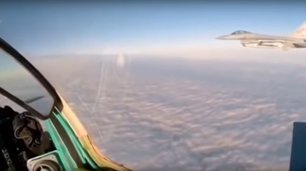 MiG-31 faces off against NATO F-16 in undated video. - Sputnik International