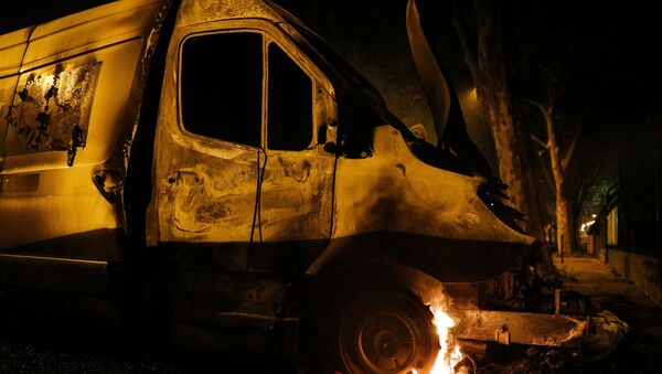 The wheel of a van burns in Villeneuve-la-Garenne, in the northern suburbs of Paris, early on April 20, 2020 - Sputnik International