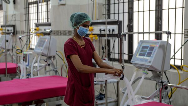 A medical staff checks on a ventilator of an intensive care unit at a newly inaugurated hospital by the Tamil Nadu state during a government-imposed nationwide lockdown as a preventive measure against the COVID-19 coronavirus, in Chennai on March 27, 2020 - Sputnik International