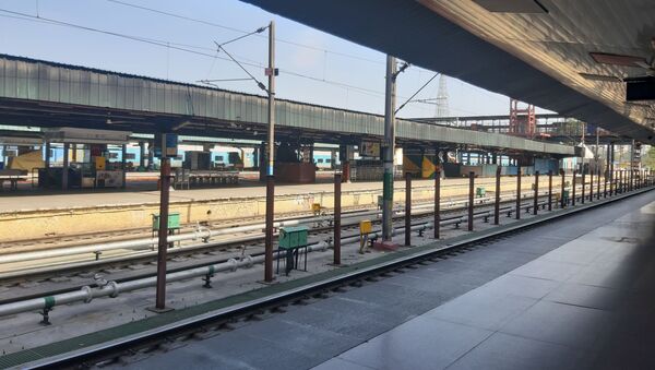 An empty New Delhi railway station, which normally handles 400 trains and almost half a million people daily - Sputnik International
