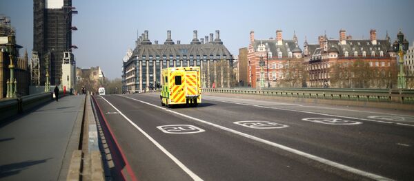 An ambulance is seen on Westminster bridge as the spread of the coronavirus disease (COVID-19) continues, in London, Britain April 9, 2020 - Sputnik International