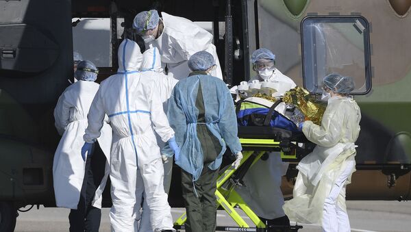 Medical staff push a patient inside a French medical helicopter NH90 of the 1st RHC (1st Combat Helicopter Regiment) in Strasbourg, on March 30, 2020, to be evacuated to a German hospital amid the outbreak of the COVID-19 caused by the novel coronavirus. - Sputnik International