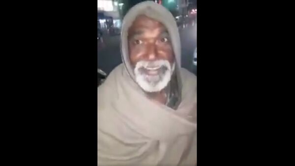 This man, a beggar from Patna sings Jim Reeves He'll have to go - Sputnik International