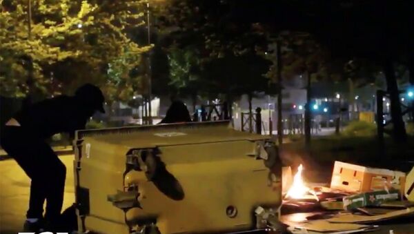 A protester builds a barricade during clashes in Villeneuve-La-Garenne, France April 20, 2020, in this still image obtained from a social media video - Sputnik International