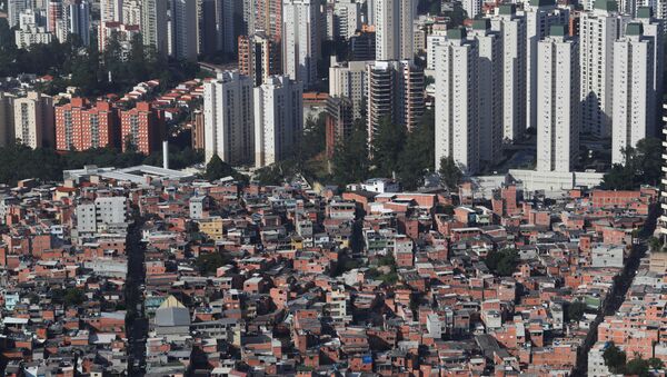 An aerial view shows the city's biggest slum Paraisopolis after residents have hired a round-the-clock private medical service to fight the coronavirus disease (COVID-19), in Sao Paulo, Brazil April 2, 2020 - Sputnik International