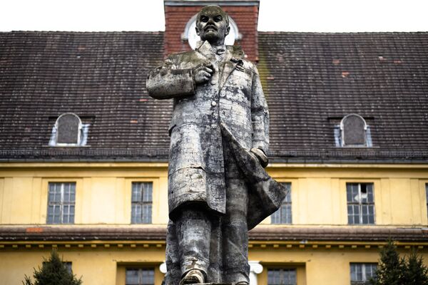 West’s Triumphalism After German Reunification Was 'Serious Mistake', Bundestag Lawmaker Says - Sputnik International