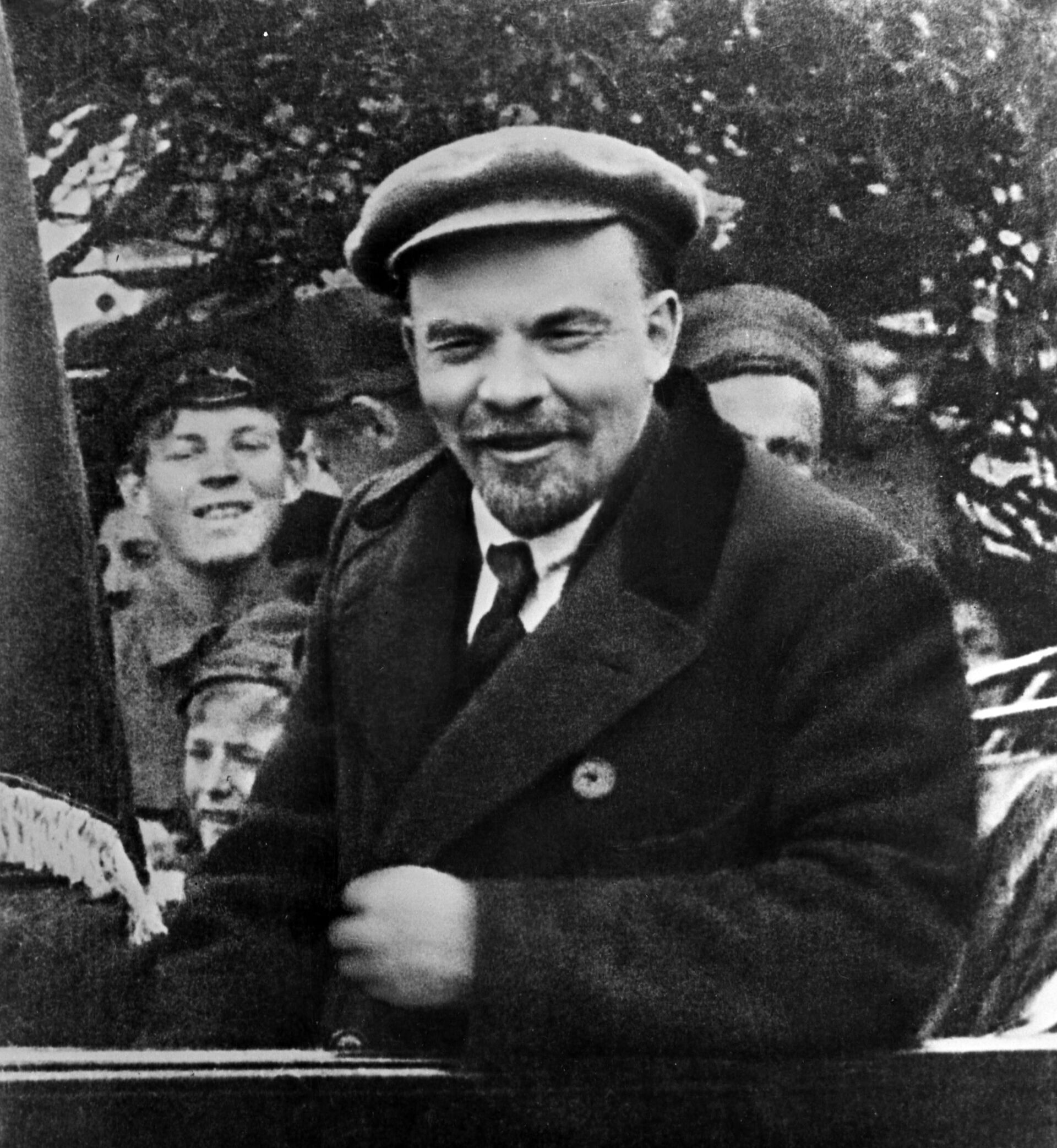 Vladimir Lenin in a car before leaving from Red Square on the Day of International Workers' Solidarity 1 May 1919 - Sputnik International, 1920, 22.05.2023