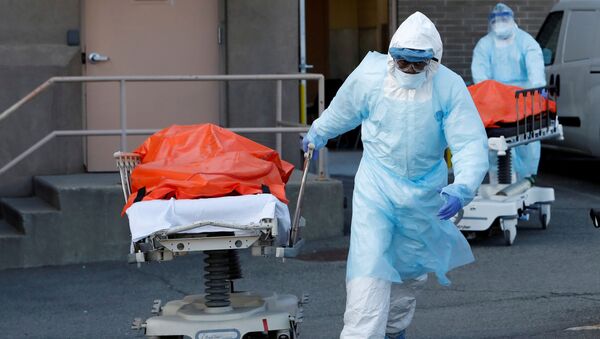 Healthcare workers wheel the bodies of deceased people from the Wyckoff Heights Medical Center during the outbreak of the coronavirus disease (COVID-19) in the Brooklyn borough of New York City, New York, U.S., April 4, 2020. - Sputnik International