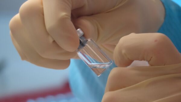 A scientist cleans vaccine vials at the Clinical Biomanufacturing Facility (CBF) in Oxford, Britain, April 2, 2020 - Sputnik International