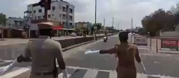 Police in Tamil Nadu put violators of lockdown in ambulance with fake COVID-19 patient to teach them a lesson  - Sputnik International