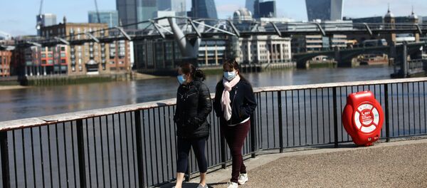 People are seen walking along the South Bank, as the spread of the coronavirus disease (COVID-19) continues, in London, Britain, April 25, 2020. REUTERS/Simon Dawson People are seen walking along the South Bank, as the spread of the coronavirus disease (COVID-19) continues, in London, Britain, April 25, 2020. REUTERS/Simon Dawson - Sputnik International