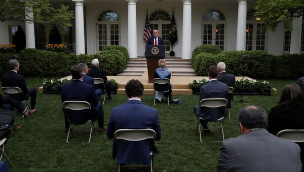 Президент США Дональд Трамп выступает на ежедневном брифинге в Белом доме в Вашингтоне, США - Sputnik International