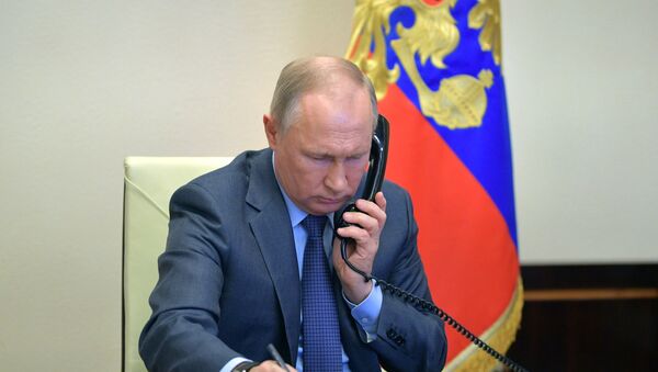 Russian President Vladimir Putin conducts a meeting with Kaliningrad Region Governor A. Alikhanov - Sputnik International