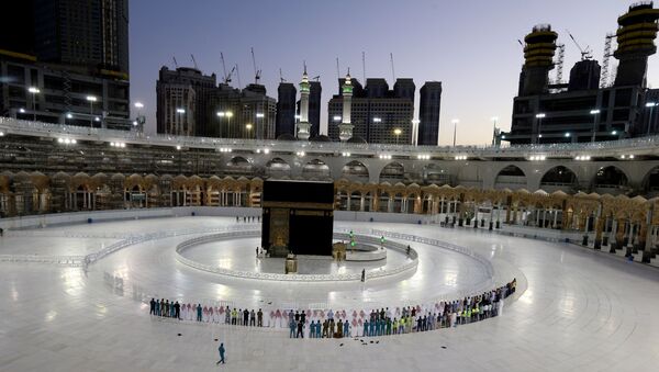  Worshippers perform Taraweeh prayer at Kaaba in the Grand Mosque on the first day of the holy month of Ramadan during the outbreak of the coronavirus disease (COVID-19), in the holy city of Mecca, Saudi Arabia April 24, 2020 - Sputnik International
