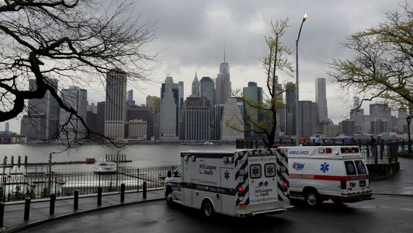 Ambulances park toward the Manhattan skyline  - Sputnik International