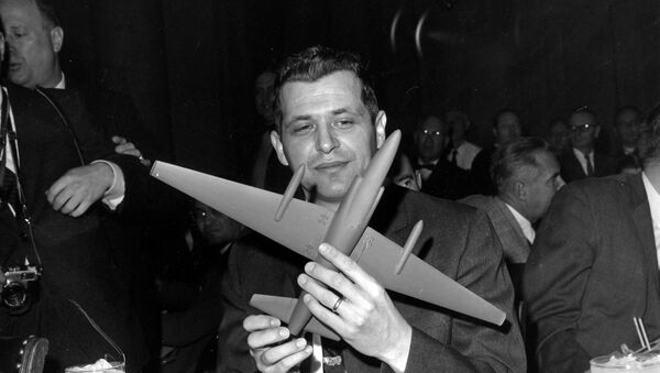 U-2 spy plane pilot Francis Gary Powers sits in the witness chair of the Senate Armed Services Committee in Washington, D.C. on March 6, 1962 - Sputnik International