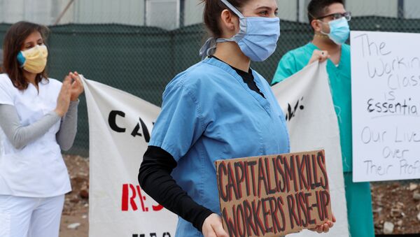 Demonstrators identifying themselves as health care workers hold banners during a protest outside of an Amazon warehouse as the outbreak of the coronavirus disease (COVID-19) continues in the Staten Island borough of New York U.S., May 1, 2020. REUTERS/Lucas Jackson - Sputnik International