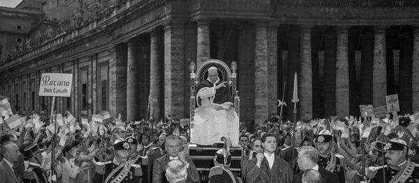 This undated photo provided by Italian news agency Ansa shows Pope Pius XII blessing young people belonging to the Gioventu Catholic Action at St. Peter's Square in the Vatican. This undated photo provided by Italian news agency Ansa shows Pope Pius XII blessing young people belonging to the Gioventu Catholic Action at St. Peter's Square in the Vatican. - Sputnik International
