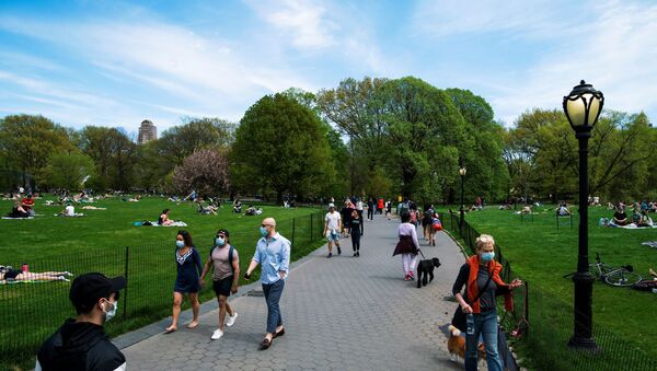 People walk around Central Park maintaining social distancing norms, during the outbreak of the coronavirus disease (COVID-19) in the Manhattan borough of New York City, U.S., May 2, 2020 - Sputnik International