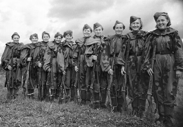 Volunteer female snipers on the Second Baltic Front in September 1944 - Sputnik International