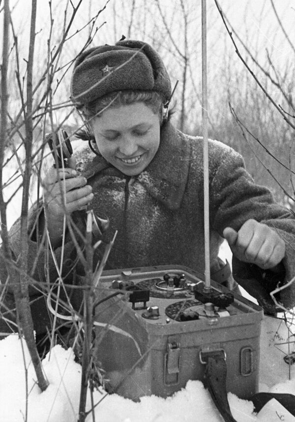 Female signaller on 30 November 1943 - Sputnik International