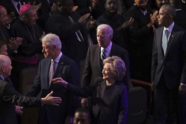 Could Hillary Clinton and Barak Obama Join Forces to Run Against Trump if Joe Biden Quits the Race? Could Hillary Clinton and Barak Obama Join Forces to Run Against Trump if Joe Biden Quits the Race? - Sputnik International