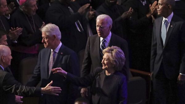 Former President Bill Clinton, former first lady and Secretary of State Hillary Clinton, current President Joe Biden and former President Barack Obama greet members of the Maryland Congressional delegation as they arrive at the funeral service for Rep. Elijah Cummings (D-MD) at New Psalmist Baptist Church on October 25, 2019 in Baltimore, Maryland. - Sputnik International