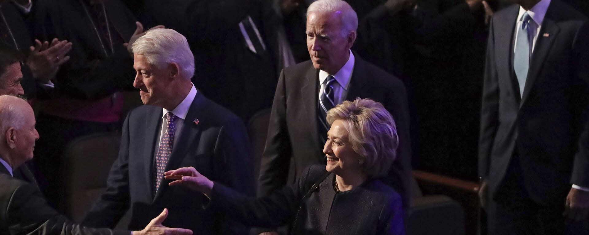 Former President Bill Clinton, former first lady and Secretary of State Hillary Clinton, current President Joe Biden and former President Barack Obama greet members of the Maryland Congressional delegation as they arrive at the funeral service for Rep. Elijah Cummings (D-MD) at New Psalmist Baptist Church on October 25, 2019 in Baltimore, Maryland. - Sputnik International, 1920, 16.01.2023