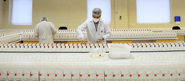 Medical firm staff work in a lab on coronavirus testing kits just outside Tehran, Iran, Saturday, April 11, 2020. A medical firm outside west of Tehran launched the production line of serology-based test kits that can discover whether a person has ever been exposed to the novel coronavirus or suffered from the COVID-19 disease and recovered or not.  - Sputnik International