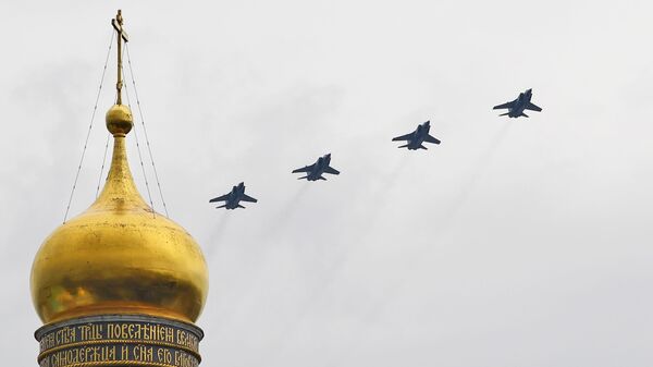 Kinzhal-armed MiG-31s during their flight past the Kremlin amid the repetition for the upcoming Victory Parade, May 4, 2020. - Sputnik International