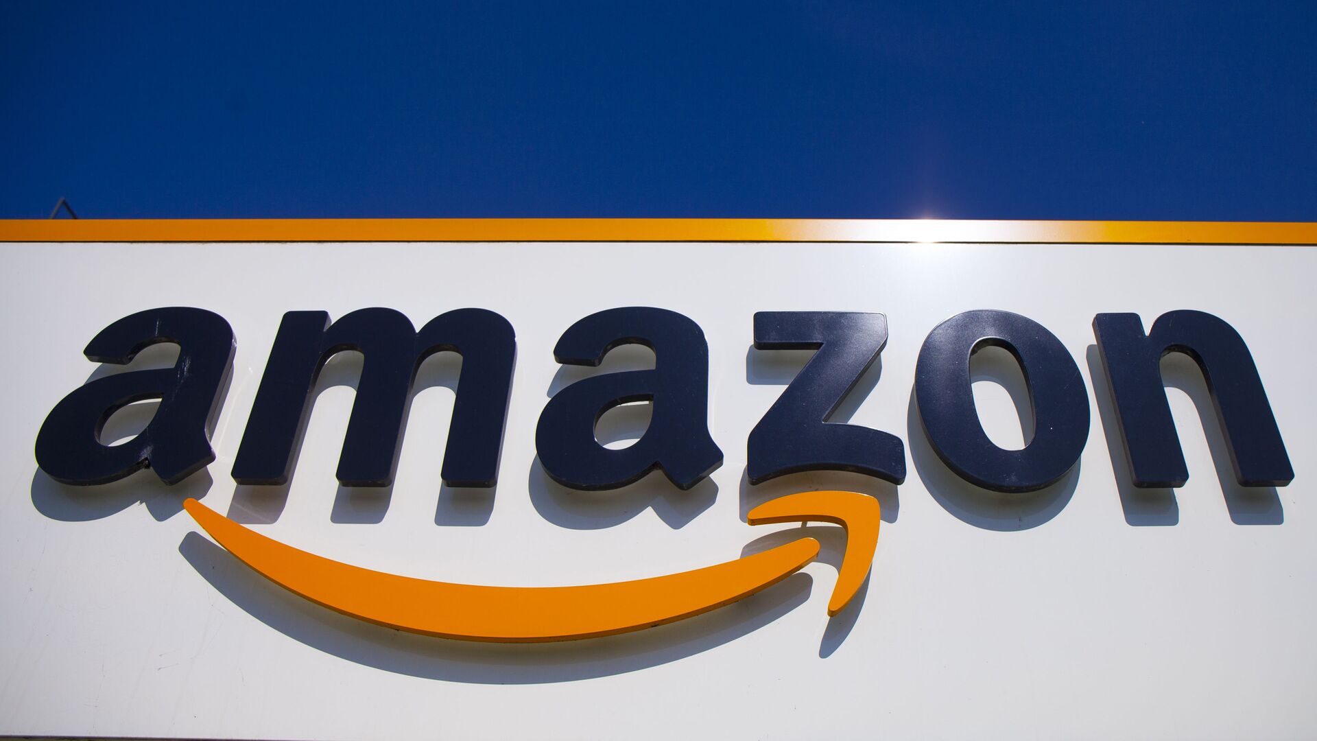 This Monday, July 8, 2019 file photo shows the Amazon Fulfillment warehouse in Shakopee, Minn. Amazon is on the hunt for workers - Sputnik International, 1920, 16.02.2021