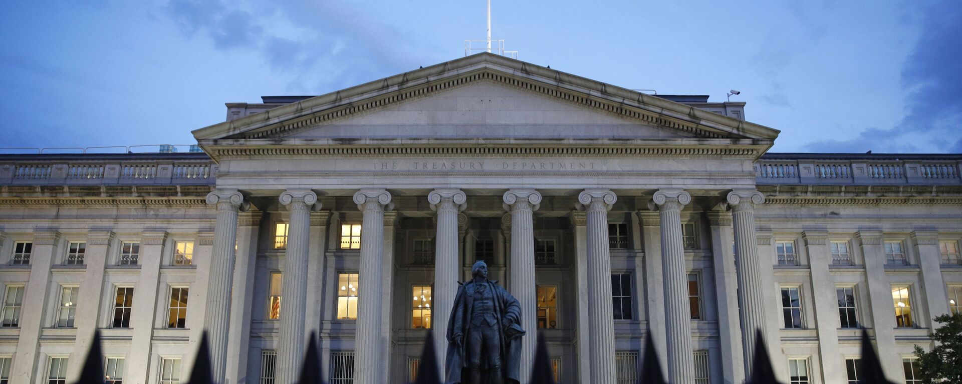 The U.S. Treasury Department building at dusk, Thursday, June 6, 2019, in Washington. - Sputnik International, 1920, 19.09.2021