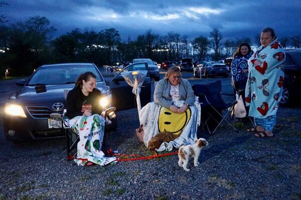 Coronavirus Drive-In: Apart, But Not Alone - Sputnik International