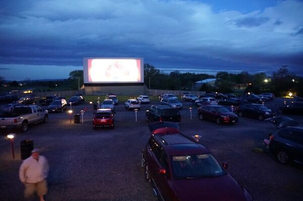 Coronavirus Drive-In: Apart, But Not Alone - Sputnik International