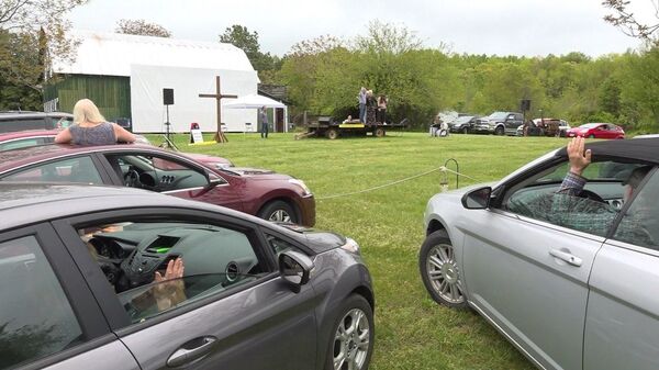 Coronavirus Drive-In: Apart, But Not Alone - Sputnik International