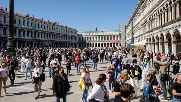Шествие торговцев в Венеции после этапного завершения карантина в Италии  - Sputnik International