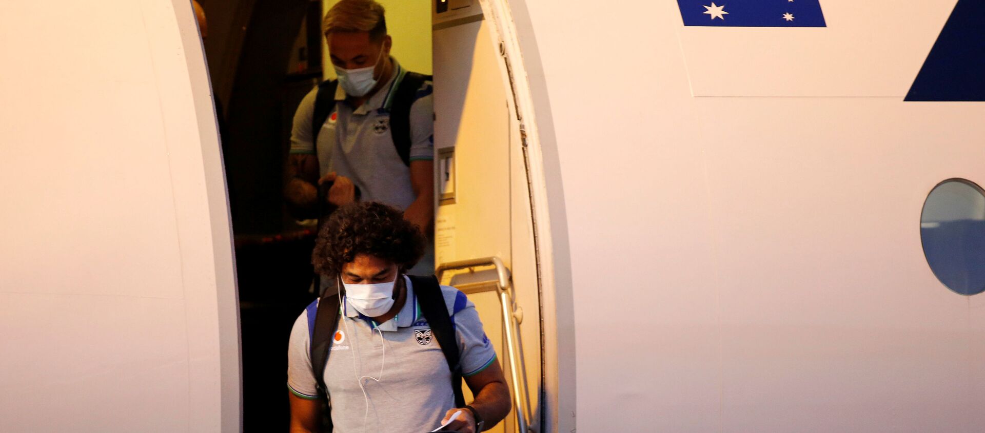 The New Zealand Warriors NRL team, which will live and train in Australia under quarantine conditions due to the coronavirus disease (COVID-19), arrives at the Tamworth Airport in Tamworth, Australia, May 3, 2020. Picture taken May 3, 2020.   - Sputnik International, 1920, 05.05.2020