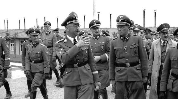 Heinrich Himmler visiting Mauthausen in June 1941. Himmler is talking to Franz Ziereis, camp commandant, with Karl Wolff on the left and August Eigruber on the right. - Sputnik International