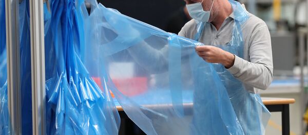 Nissan staff volunteers produce aprons for the NHS with illustrations by local children attached, inside the SASMI building of the Nissan plant in Sunderland, following the outbreak of the coronavirus disease (COVID-19), Sunderland, Britain. - Sputnik International