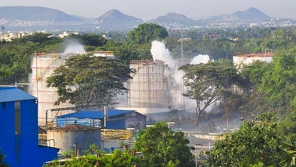Smokes rise from an LG Polymers plant following a gas leak incident in Visakhapatnam on May 7, 2020 - Sputnik International