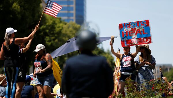 Demonstrators rally in front of the California State Capital building during a protest calling for the reopening of California, amid the outbreak of the coronavirus disease (COVID-19), in Sacramento, California, U.S. May 7, 2020. - Sputnik International