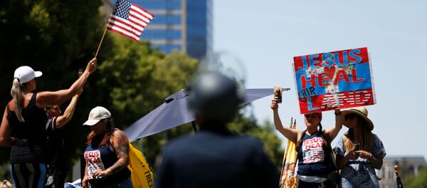 Demonstrators rally in front of the California State Capital building during a protest calling for the reopening of California, amid the outbreak of the coronavirus disease (COVID-19), in Sacramento, California, U.S. May 7, 2020. - Sputnik International