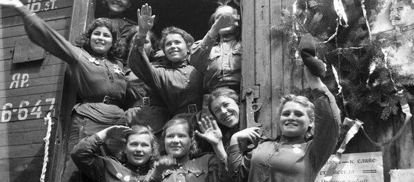Demobilised young women leaving Germany for their homeland, 1945 - Sputnik International