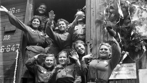 Demobilised young women leaving Germany for their homeland, 1945 - Sputnik International