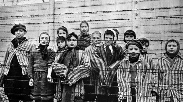 Children, imprisoned in the Auschwitz concentration camp, 1945 - Sputnik International