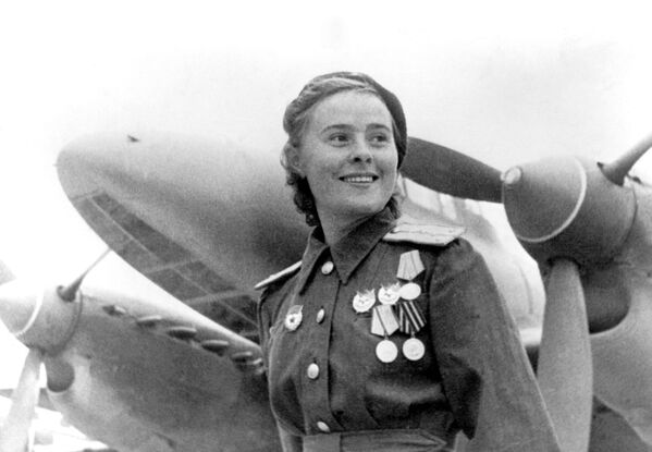 Maria Dolina, the deputy squadron commander of the 125th Guards Aviation Women's Regiment, awarded with the Hero of the Soviet Union title - Sputnik International