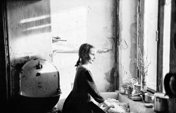 A view inside a communal living apartment in Moscow, 1945 - Sputnik International