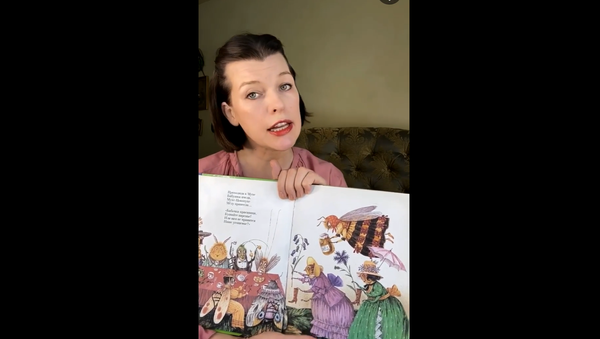 Milla Jovovich reads Russia fairy tale during the coronavirus pandemic - Sputnik International