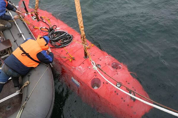 US Military Reportedly Mulls Pouring Money Into Unmanned Submarines Instead of Conventional Warships - Sputnik International